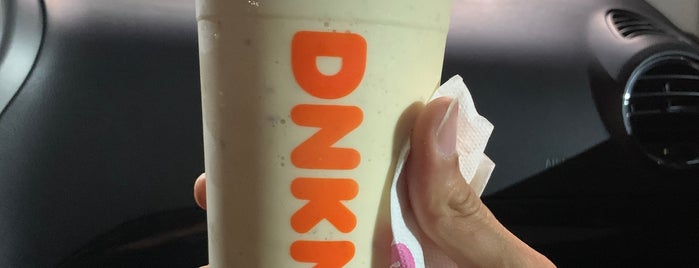 Dunkin' is one of Locais curtidos por Joia.