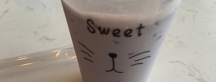 Sweet Cats Cafe is one of Queens.