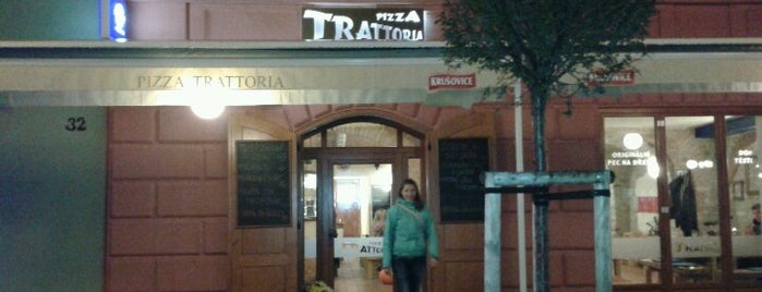 Pizza Trattoria is one of Tempat yang Disukai Alice.