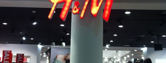 H&M is one of Roman : понравившиеся места.
