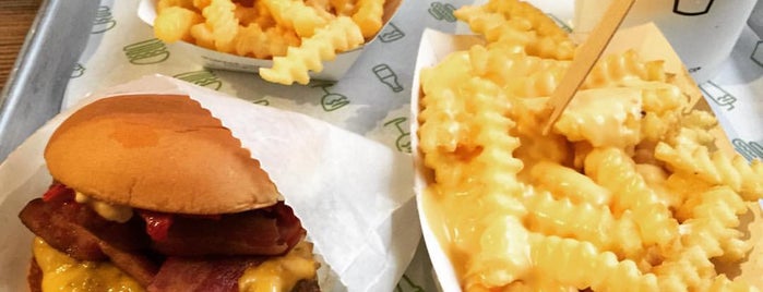 Shake Shack is one of Linda's Saved Places.