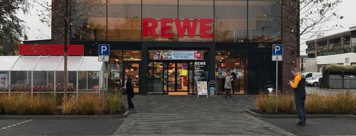 REWE is one of สถานที่ที่ Thomas ถูกใจ.