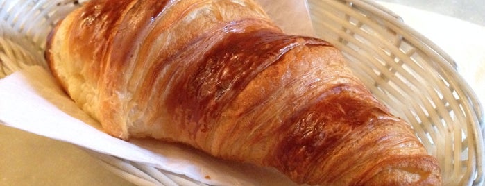 Montparnasse Cafe is one of Mischaさんのお気に入りスポット.