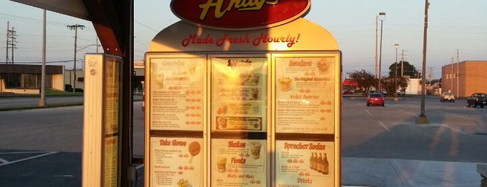 Andy's Frozen Custard is one of Lauraさんのお気に入りスポット.