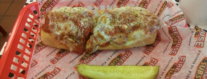 Firehouse Subs is one of Lugares guardados de Chai.