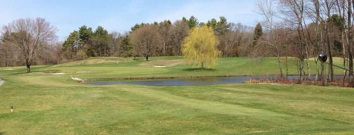 Wellesley Country Club is one of Lugares favoritos de Corley.