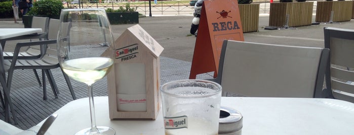 Reca Hollywood is one of Must-visit Bars in Vigo.