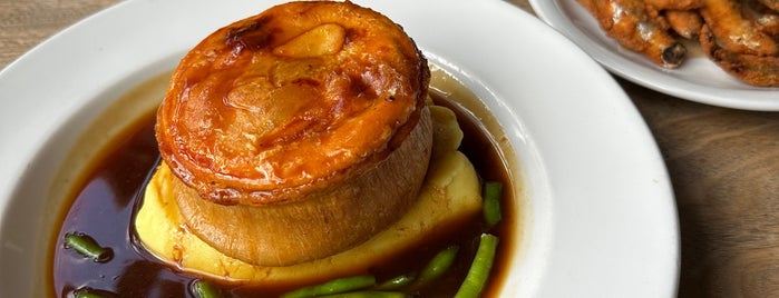 The Rose & Crown is one of London's Best Sunday Roasts.