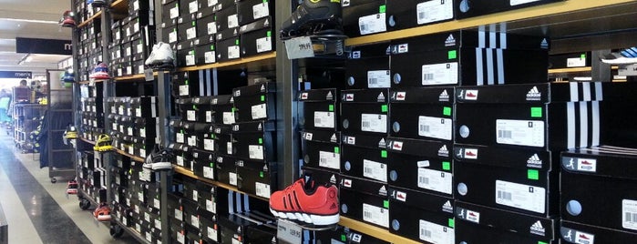 Adidas Outlet Store is one of Lieux qui ont plu à Kate.