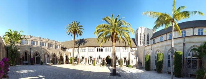 The Episcopal Church of Bethesda-by-the-Sea is one of Locais curtidos por Jenna.