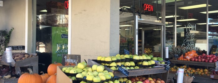 Mainland Market is one of Lieux qui ont plu à katrina.