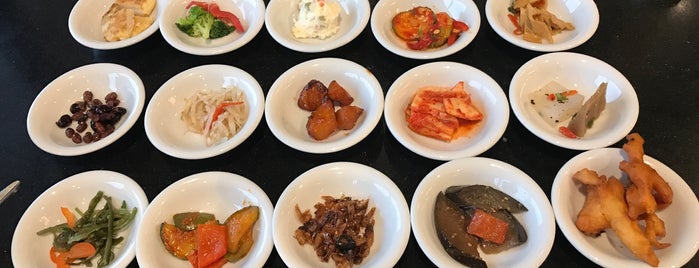 Seoul Korean BBQ & Sushi is one of Lugares favoritos de Paul Sunghan.