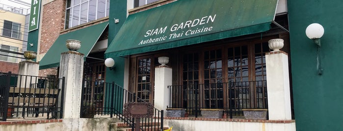 Siam Garden is one of สถานที่ที่บันทึกไว้ของ Lizzie.