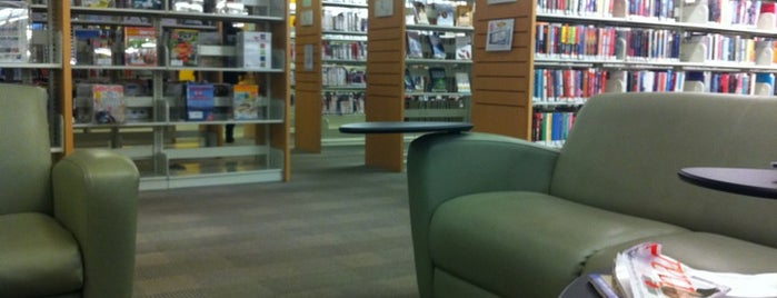 Orland Park Library is one of Tempat yang Disukai Debbie.