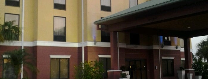 Holiday Inn Express & Suites Port Richey is one of สถานที่ที่ Lisa ถูกใจ.