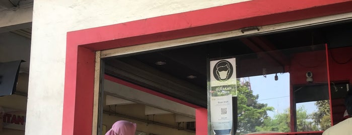 Blenger Burger is one of Top 10 dinner spots in Depok, Indonesia.