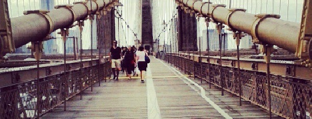 Brooklyn Köprüsü is one of NYC.