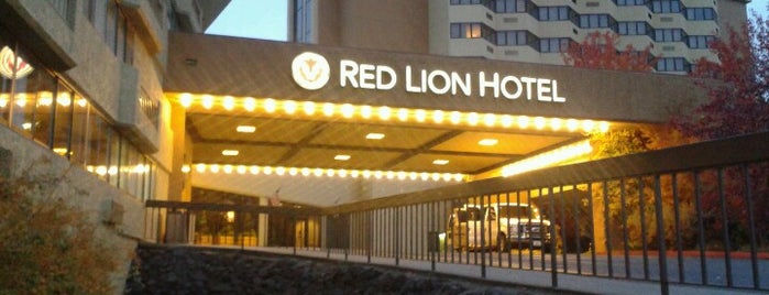 Hotel RL Spokane at the Park is one of Tempat yang Disukai Kelly.