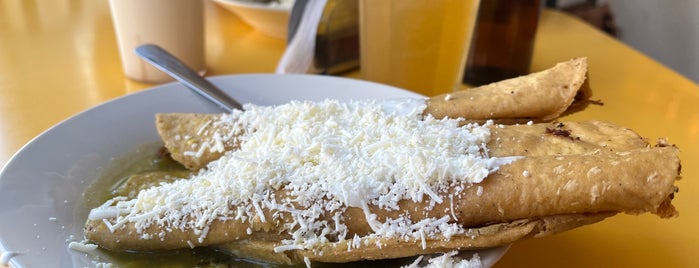 Flautas La Campana is one of Lugares para traer a mamá.