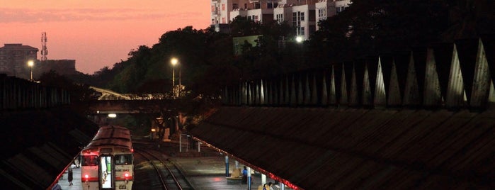 Yangon Central Railway Station is one of Lugares favoritos de 高井.