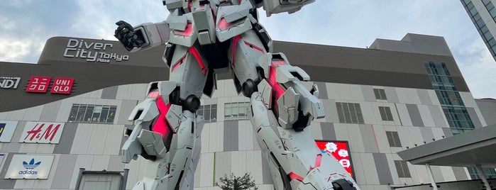 RX-0 Unicorn Gundam Ver. TWC is one of Lugares favoritos de 高井.