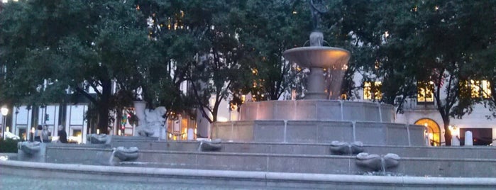 Grand Army Plaza is one of Visiter New-York.