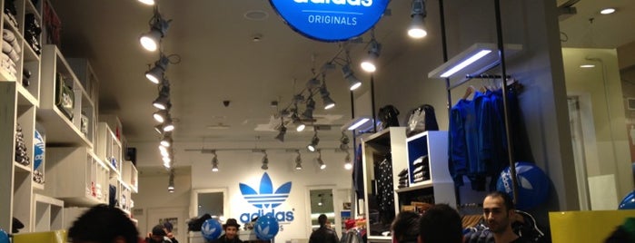 Adidas Originals Store is one of I nostri negozi sportivi preferiti.