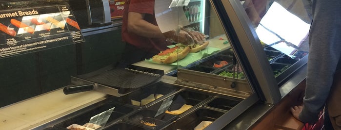 SUBWAY is one of The 11 Best Places for Fresh Apples in Minneapolis.