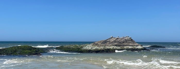 Praia de Itaúna is one of Diversão.