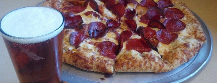 Round Table Pizza is one of Eat Up Freeport.