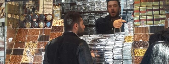 Meşhur Pera Çikolatacısı is one of istanbul shopping.