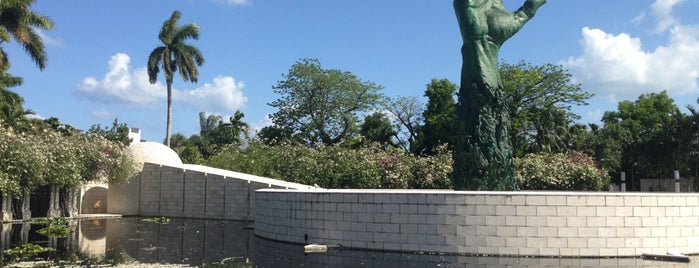 Мемориал Холокоста в Еврейской федерации Большого Майами is one of Miami.