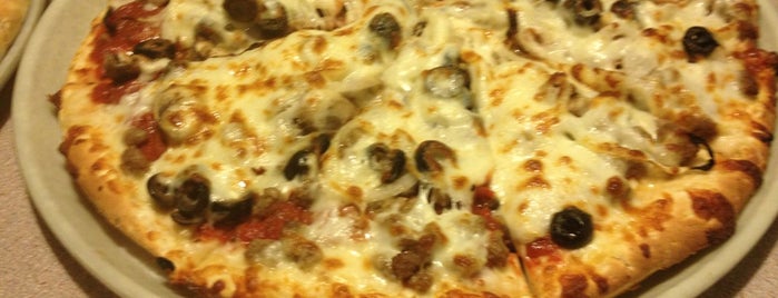 Panteras Pizza is one of Posti che sono piaciuti a Lunette.