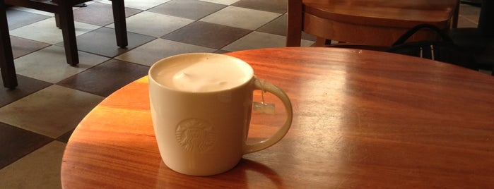 스타벅스 is one of Starbucks Coffee (東京23区：千代田・中央・港).