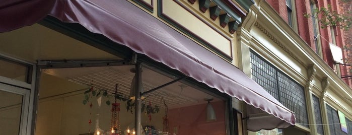 The Gem Shop is one of Tempat yang Disimpan Lizzie.