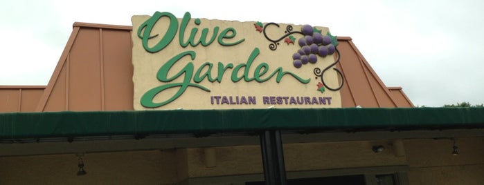 Olive Garden is one of Locais curtidos por Natasha.
