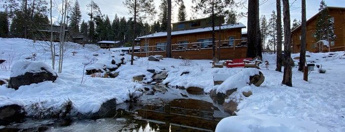 Rush Creek Lodge at Yosemite is one of Julie : понравившиеся места.