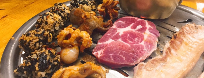 Sae Ma Eul Korean BBQ is one of Lugares favoritos de Alyssa.