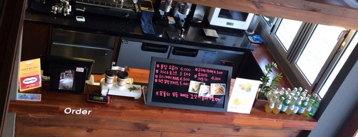 CAFE  MOUL is one of Stacy 님이 좋아한 장소.