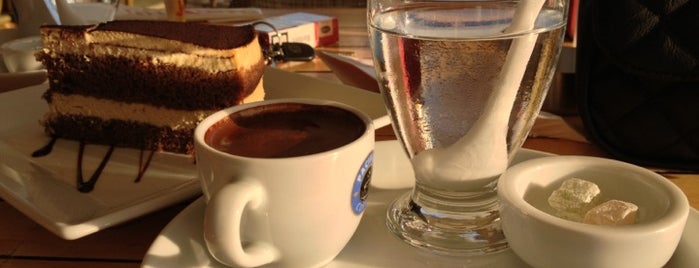 Cafe De Lucchi is one of Çeşme yolculuğu.