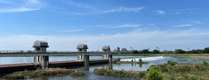 三沢川水門門扉 is one of 多摩川.