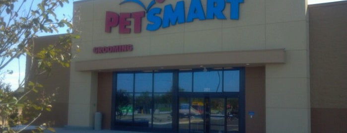 PetSmart is one of Orte, die Joshua gefallen.