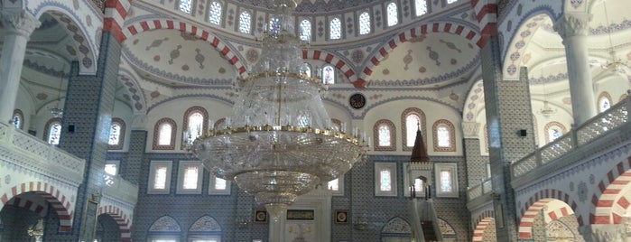 İmes Camii is one of Lugares favoritos de Serhan.