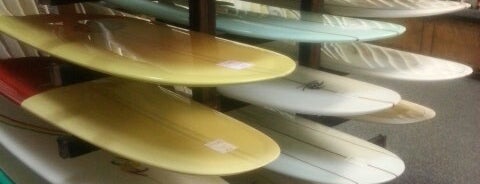 McKevlin's Surf Shop is one of Locais curtidos por mike.