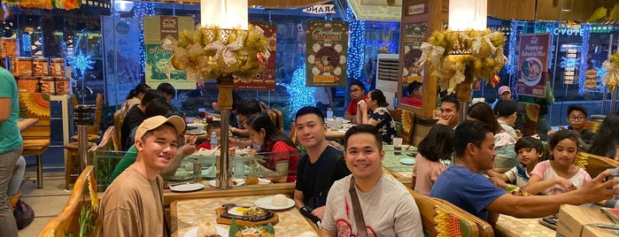 Buddy's Pancit Lucban is one of angelitさんのお気に入りスポット.