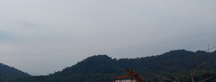 Pahawang Besar Island is one of Lampung.