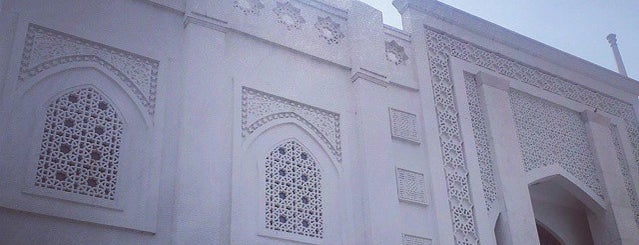Masjid Husnul Khotimah Kementerian Hukum & HAM RI is one of masjid wajib kunjung.