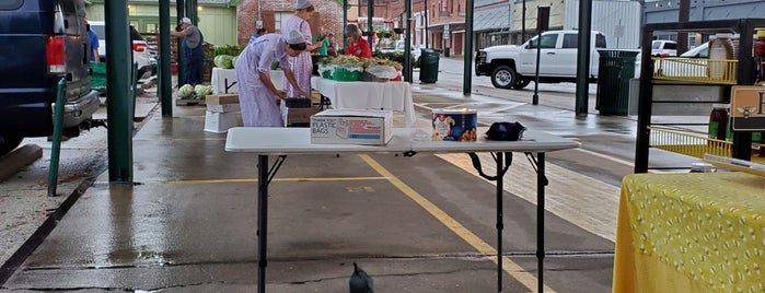 Greenville Farmer's Market is one of Lieux qui ont plu à Monty.