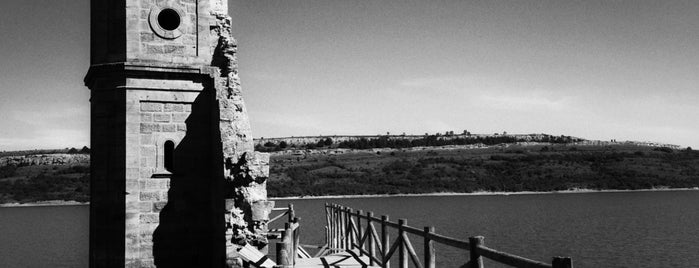 Torre de la Iglesia de Villanueva is one of De turismo por Cantabria.