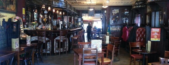 AU Bar is one of Lugares favoritos de Gavin.